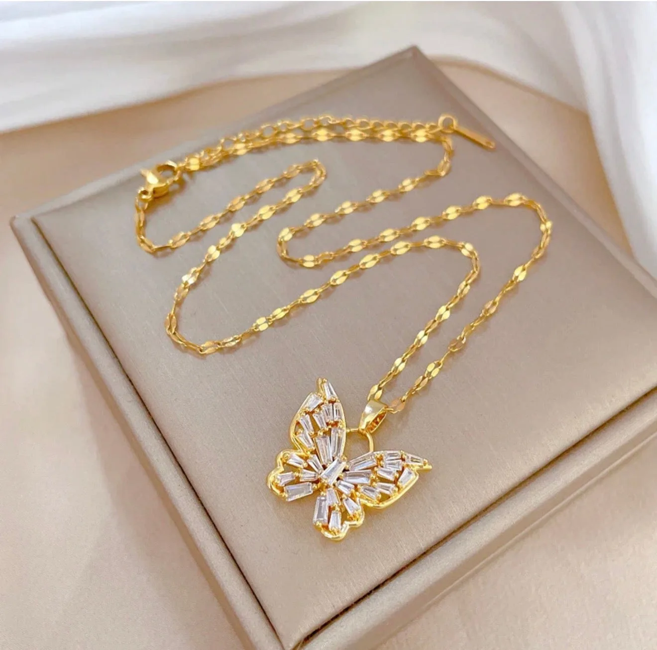 Women's Fashion Jewelry Cubic Zircon Gold Butterfly Pendant Necklace ( Standard Delivery )
