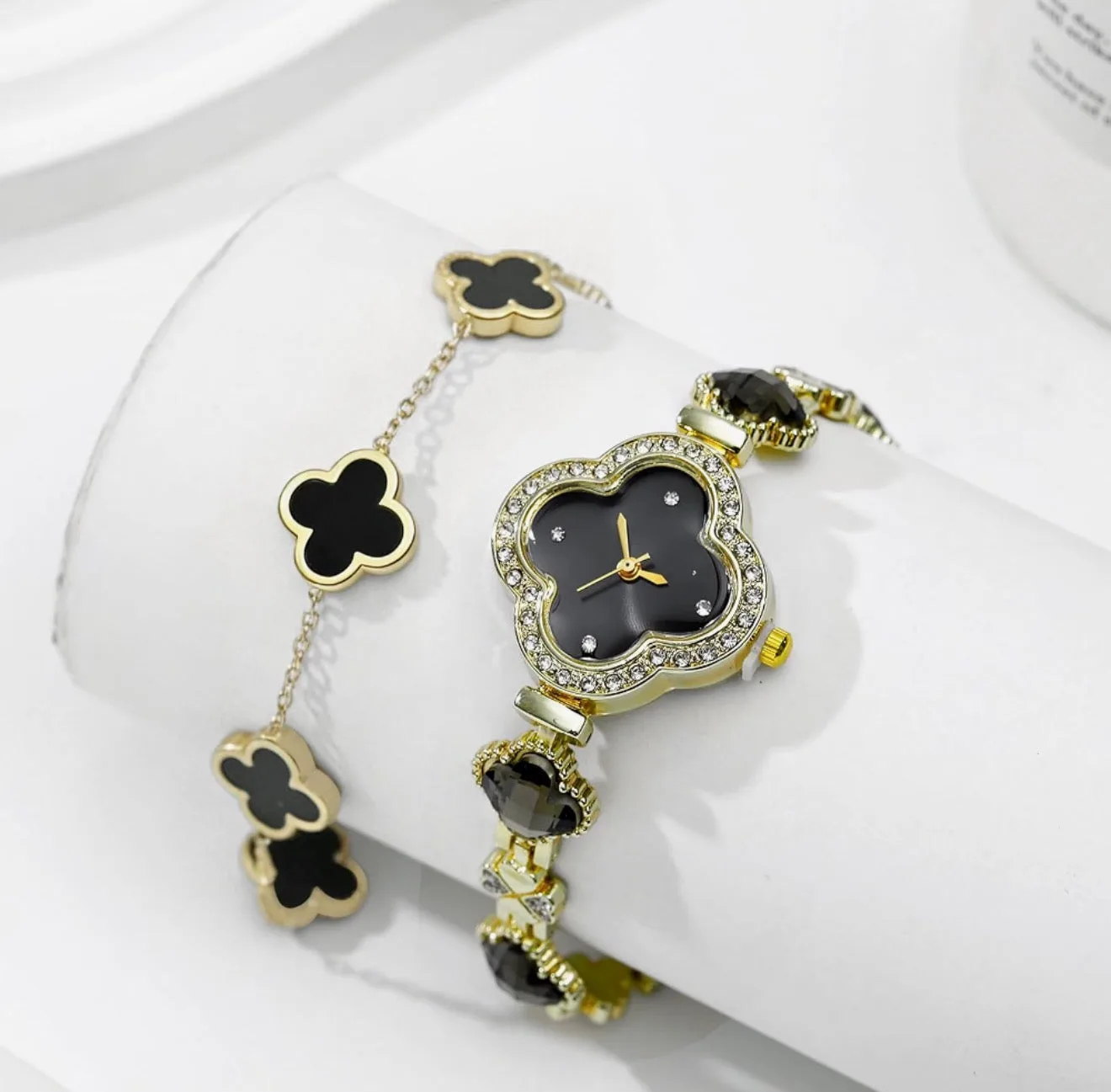 Wristwatch Flower Design Four Leaf Bracelets for Women